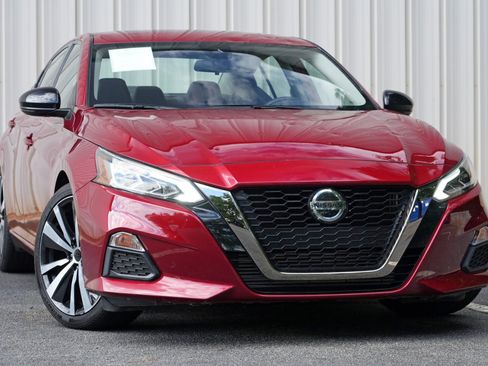 Used 2020 Nissan Altima 2.0 SR FWD image 2