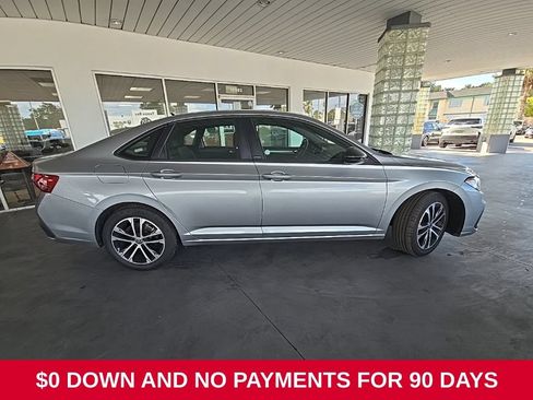 Used 2025 Volkswagen Jetta Sport FWD image 3