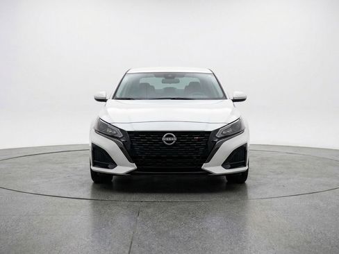 Used 2025 Nissan Altima 2.5 SV image 2