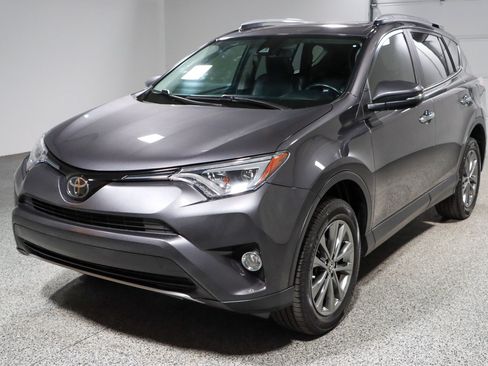 Used 2018 Toyota RAV4 Limited FWD image 32