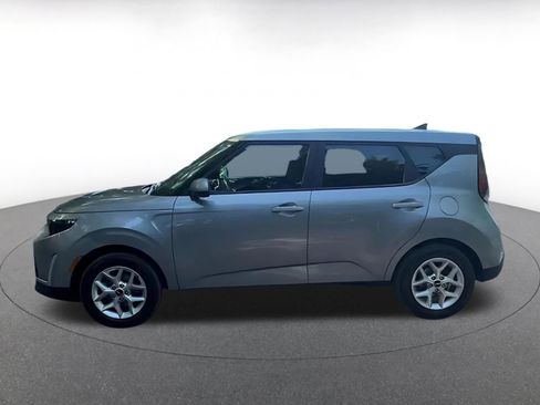 Used 2025 Kia Soul LX w/ LX Technology Package FWD image 9