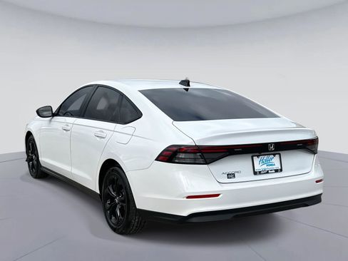 Certified 2025 Honda Accord SE image 6