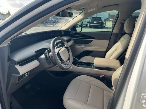 Used 2025 Lincoln Nautilus Premier AWD/4WD image 12