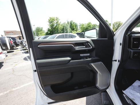 Used 2024 GMC Sierra 1500 Denali w/ Technology Package AWD/4WD image 10