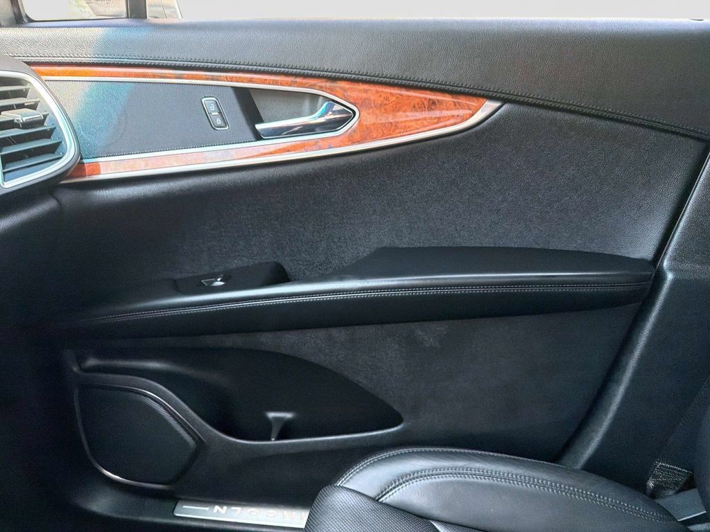 Used 2017 Lincoln MKX Reserve AWD/4WD image 23