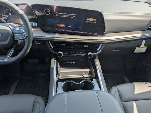 New 2026 Chevrolet Suburban Z71 w/ Comfort Package AWD/4WD image 9