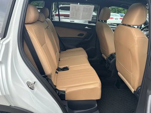 Certified 2023 Volkswagen Tiguan SE w/ Panoramic Sunroof Package AWD/4WD image 34