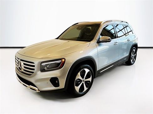 New 2025 Mercedes-Benz GLB 250 4MATIC image 1
