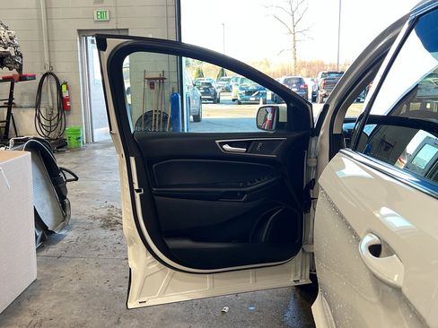 Used 2024 Ford Edge SEL w/ Convenience Package image 9