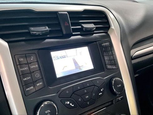 Used 2016 Ford Fusion SE FWD image 35