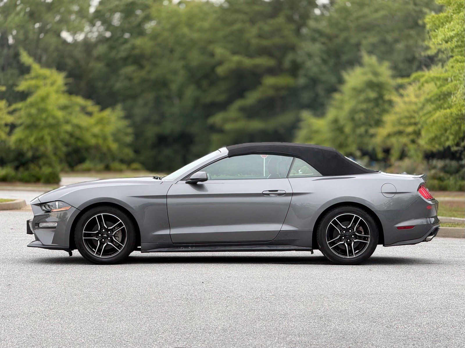 Used 2021 Ford Mustang Premium RWD image 9