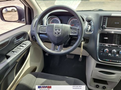 Used 2019 Dodge Grand Caravan SE w/ UConnect Hands-Free Group FWD image 10