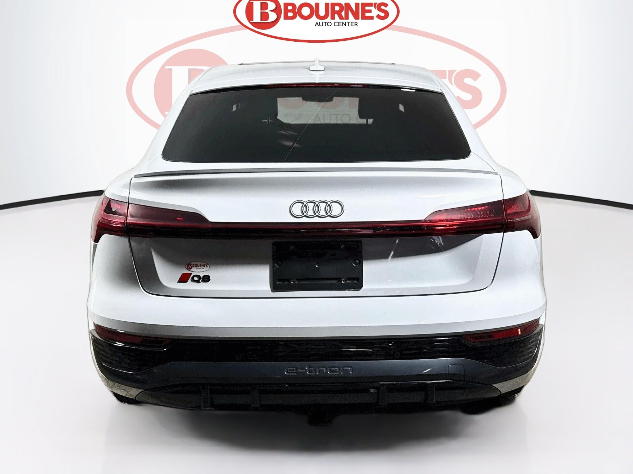 Used 2024 Audi Q8 e-tron Premium Plus AWD/4WD image 10