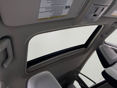 Used 2017 Toyota RAV4 XLE image 6