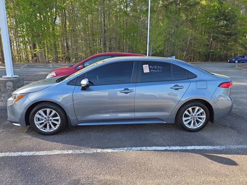 Used 2025 Toyota Corolla LE w/ LE Premium Package image 6