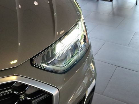 Used 2023 Audi Q5 2.0T Premium w/ Convenience Package AWD/4WD image 9