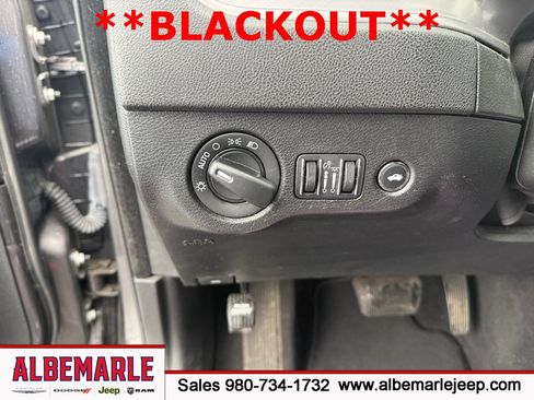 Used 2023 Dodge Charger SXT w/ Blacktop Package image 16