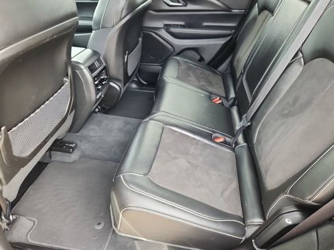 Certified 2024 Jeep Grand Cherokee Altitude image 8