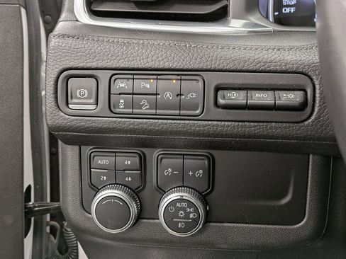 Used 2021 GMC Yukon Denali w/ Denali Premium Package image 19