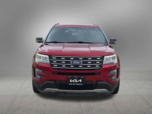 Used 2017 Ford Explorer XLT w/ Equipment Group 202A FWD image 9