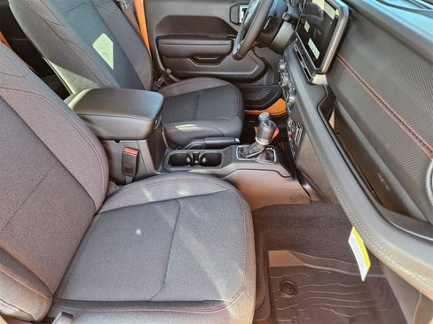 New 2025 Jeep Gladiator Rubicon w/ Convenience Group image 15