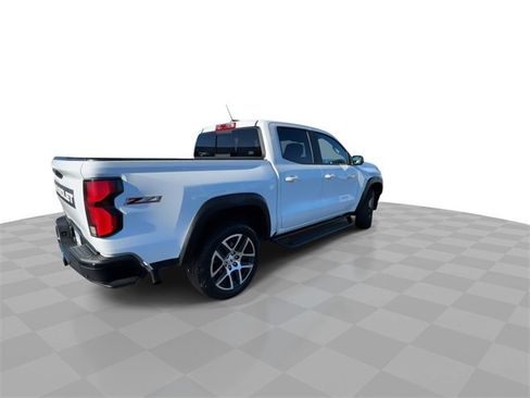 Used 2024 Chevrolet Colorado Z71 w/ Z71 Convenience Package 2 image 8