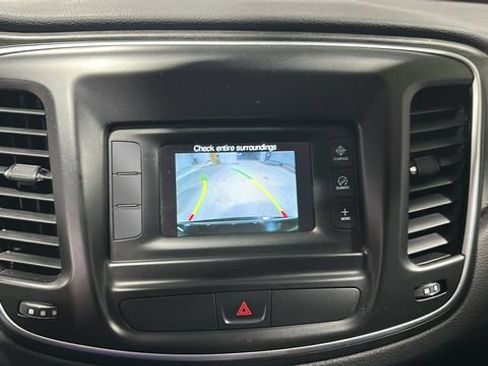 Used 2016 Chrysler 200 Limited w/ Convenience Group FWD image 15