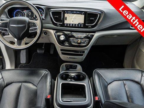 Certified 2019 Chrysler Pacifica Limited FWD image 5