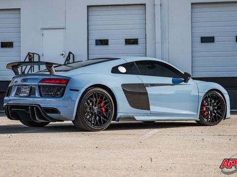 Used 2018 Audi R8 V10 w/ Premium Package image 5
