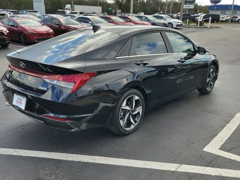 Used 2023 Hyundai Elantra Limited image 3