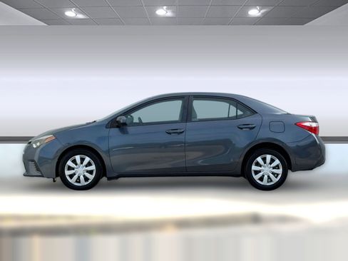 Used 2015 Toyota Corolla LE FWD image 2