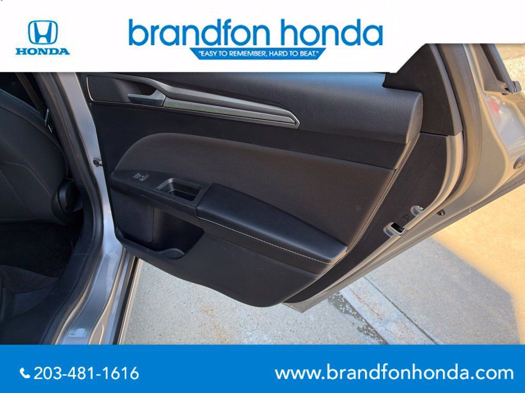 Used 2020 Ford Fusion SE FWD image 9