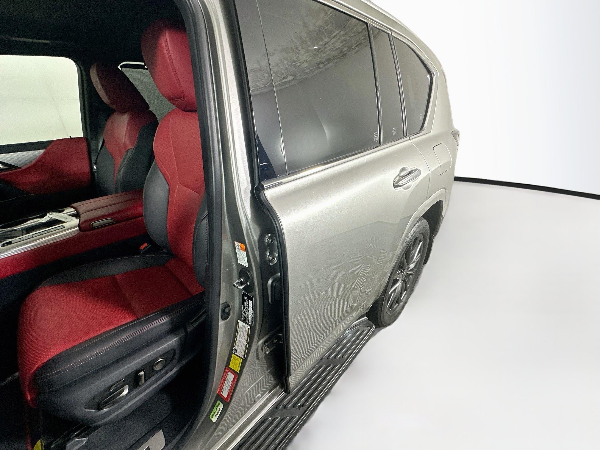 Used 2025 Lexus LX 600 F Sport w/ Accessory Package (Z1) AWD/4WD image 12