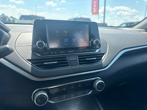 Used 2024 Nissan Altima 2.5 S FWD image 13