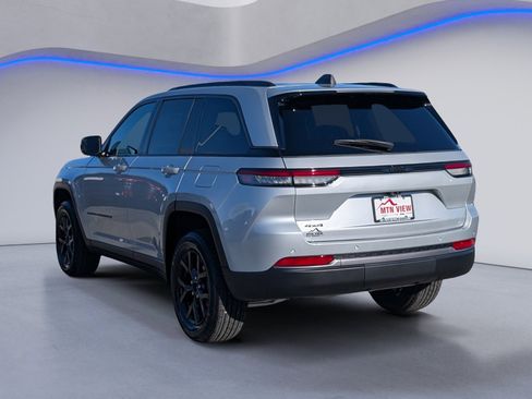 New 2026 Jeep Grand Cherokee Altitude AWD/4WD image 4