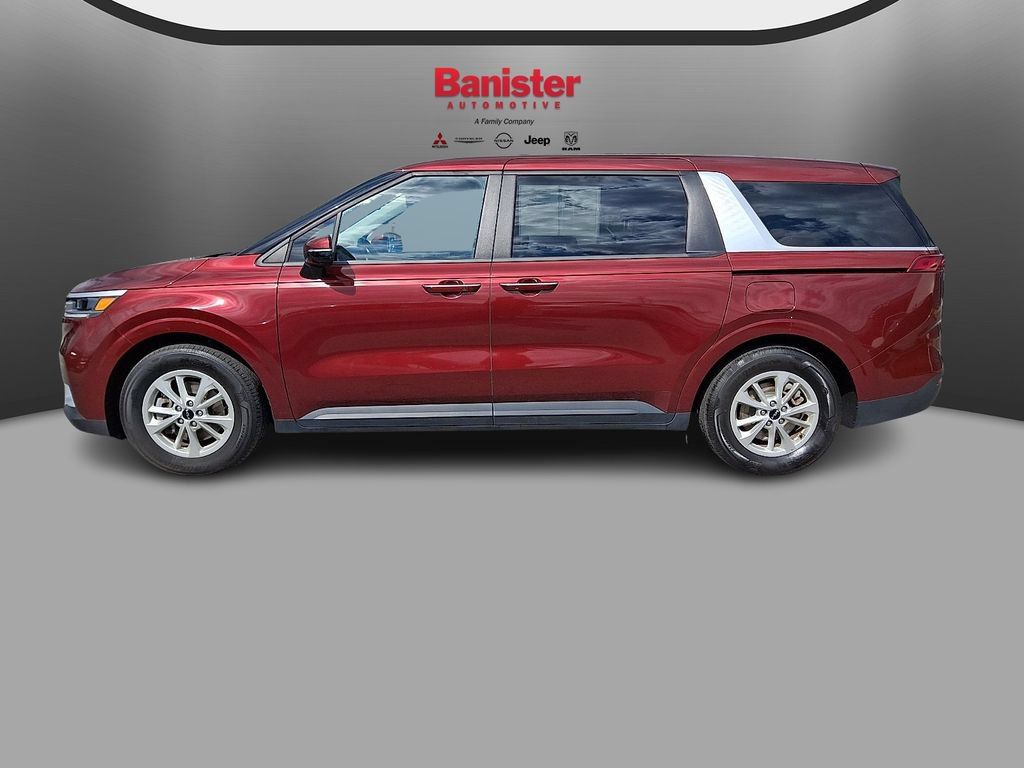 Used 2024 Kia Carnival LX FWD image 7