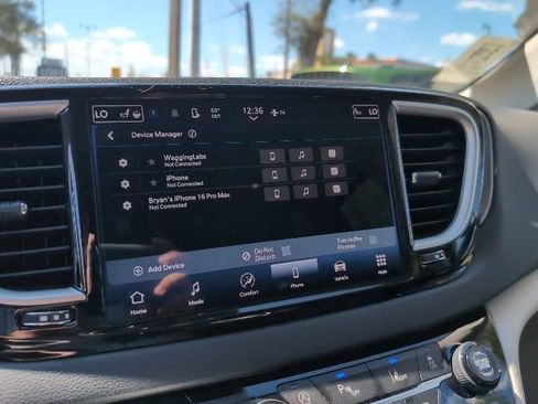 Used 2023 Chrysler Pacifica Touring-L image 17