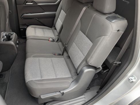 Used 2025 GMC Acadia Elevation image 17