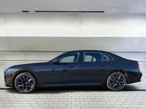 New 2026 BMW 740i xDrive image 2