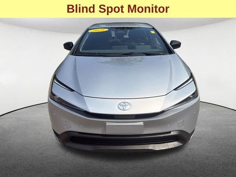 Used 2025 Toyota Prius LE FWD image 4