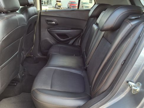 Used 2019 Chevrolet Trax LT w/ LT Convenience Package FWD image 13