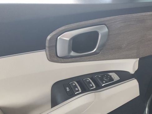 Certified 2023 Kia Sorento S w/ Panoramic Sunroof Package image 17
