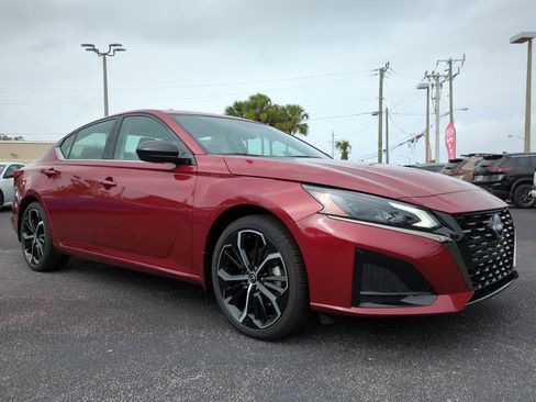 New 2025 Nissan Altima 2.5 SR image 2