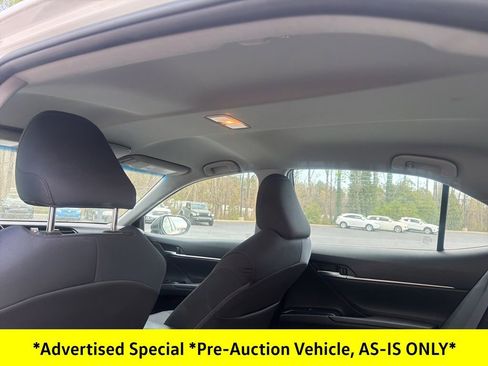 Used 2018 Toyota Camry LE image 27