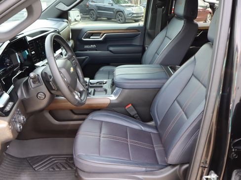 Used 2023 Chevrolet Silverado 1500 High Country w/ Technology Package AWD/4WD image 19