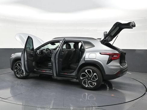 Used 2025 Chevrolet Trax RS w/ Sunroof Package FWD image 30