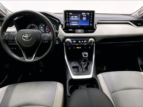 Used 2020 Toyota RAV4 XLE Premium FWD image 16