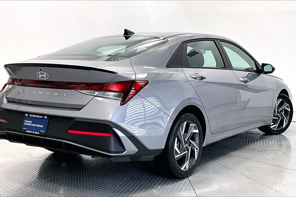 Certified 2025 Hyundai Elantra Sport FWD image 2