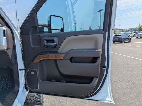 Used 2017 GMC Sierra 3500 SLT w/ Duramax Plus Package AWD/4WD image 39