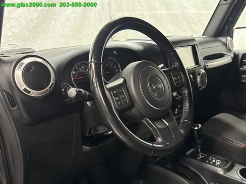 Used 2018 Jeep Wrangler Unlimited Sahara AWD/4WD image 3